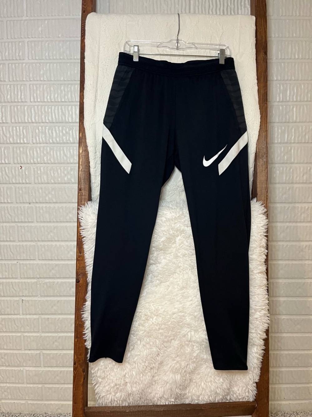 Nike Men's Dri-FIT Strike 21 Soccer Training Pants - Medium